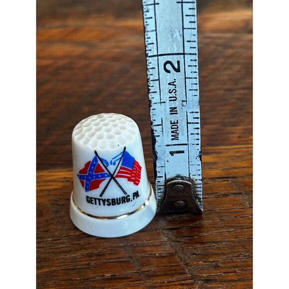 Gettysburg Souvenir Ceramic Thimble With Confederate & American Flags - Picture 3 of 3